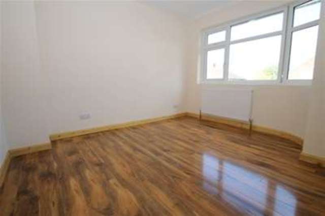  Image of 3 Bedroom Maisonette to rent at London, SE6 3LS