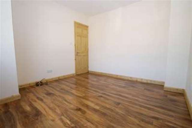  Image of 3 Bedroom Maisonette to rent at London, SE6 3LS