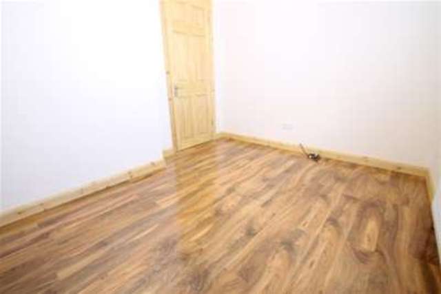  Image of 3 Bedroom Maisonette to rent at London, SE6 3LS