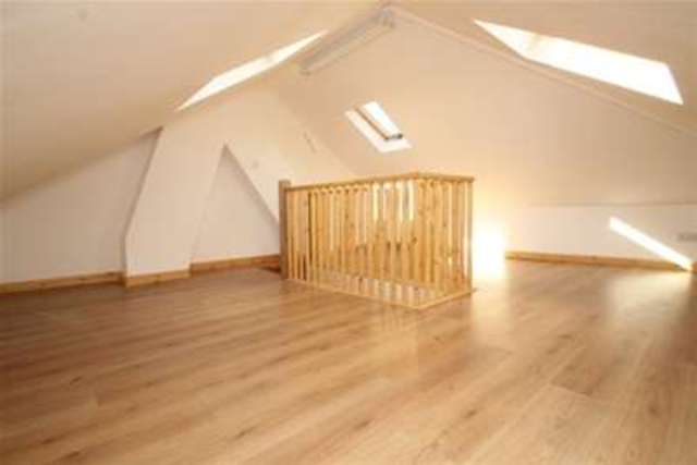  Image of 3 Bedroom Maisonette to rent at London, SE6 3LS