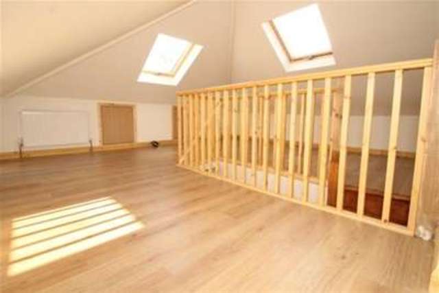  Image of 3 Bedroom Maisonette to rent at London, SE6 3LS