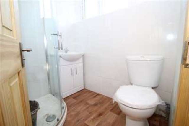  Image of 3 Bedroom Maisonette to rent at London, SE6 3LS
