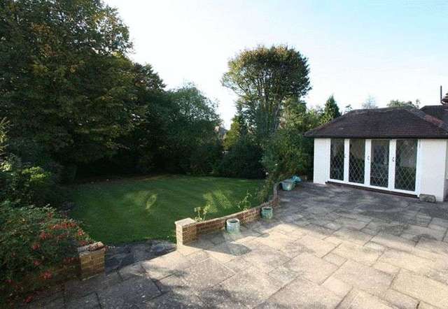  Image of 4 Bedroom Detached to rent at New Forest Lane  Chigwell, IG7 5QN