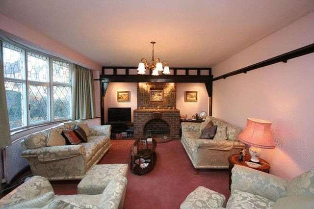  Image of 4 Bedroom Detached to rent at New Forest Lane  Chigwell, IG7 5QN