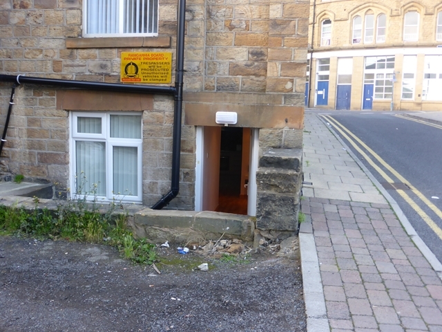  Image of 1 Bedroom Apartment to rent at South Gate  Dewsbury, WF13 1NB