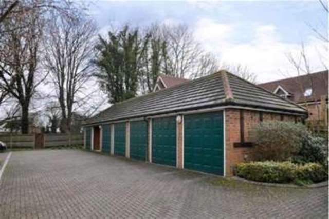  Image of 2 Bedroom Flat to rent at South Croydon, CR2 6BY