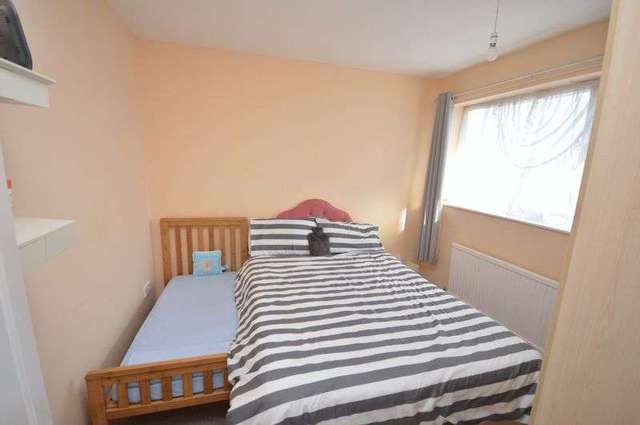  Image of 2 Bedroom Terraced for sale at Parkway Houghton Regis Dunstable, LU5 5PT