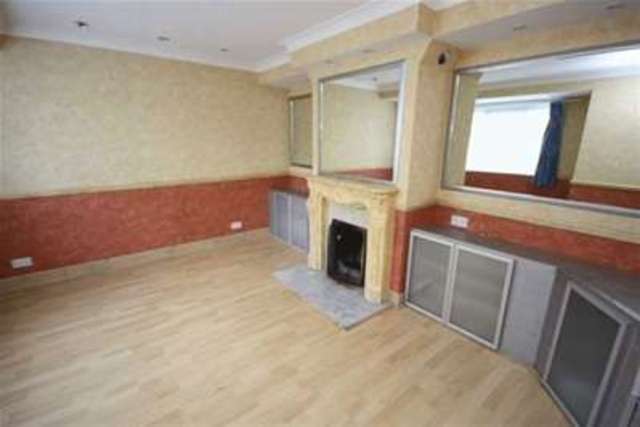 Image of 4 Bedroom Semi-Detached to rent at Purleigh Avenue  Woodford Green, IG8 8DS