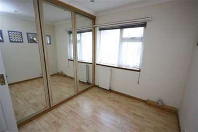  Image of 4 Bedroom Semi-Detached to rent at Purleigh Avenue  Woodford Green, IG8 8DS