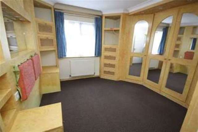  Image of 4 Bedroom Semi-Detached to rent at Purleigh Avenue  Woodford Green, IG8 8DS