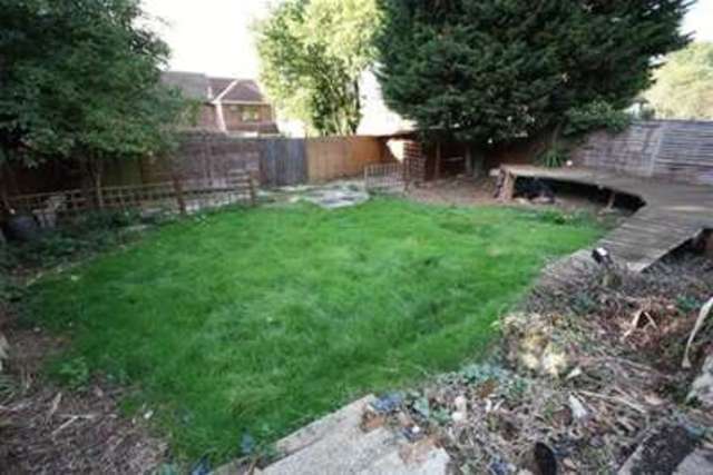  Image of 4 Bedroom Semi-Detached to rent at Purleigh Avenue  Woodford Green, IG8 8DS