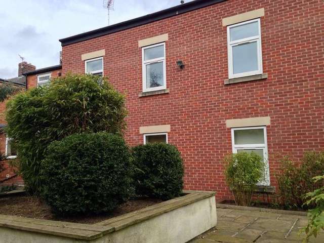  Image of 2 Bedroom Flat to rent at Brookdale Avenue Ossett Ossett, WF5 9QX