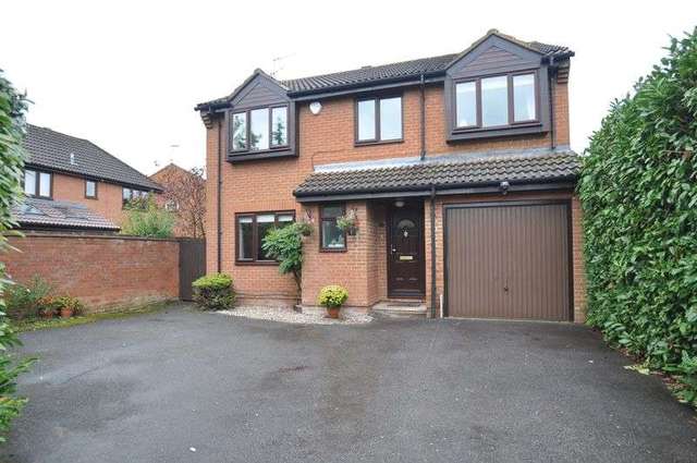  Image of 4 Bedroom Detached for sale at Shetland Way  Fleet, GU51 2UD