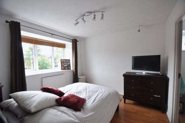  Image of 4 Bedroom Detached for sale at Shetland Way  Fleet, GU51 2UD