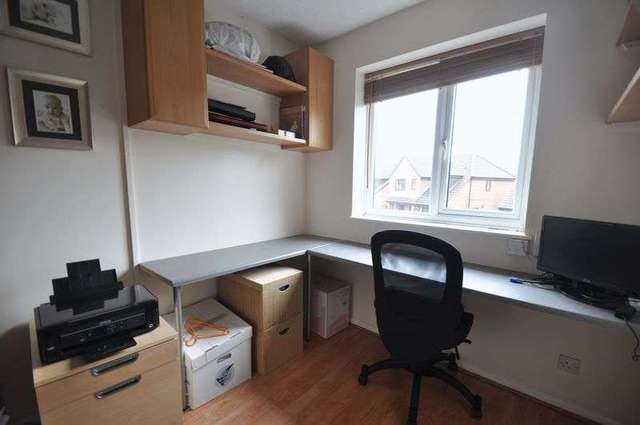  Image of 4 Bedroom Detached for sale at Shetland Way  Fleet, GU51 2UD