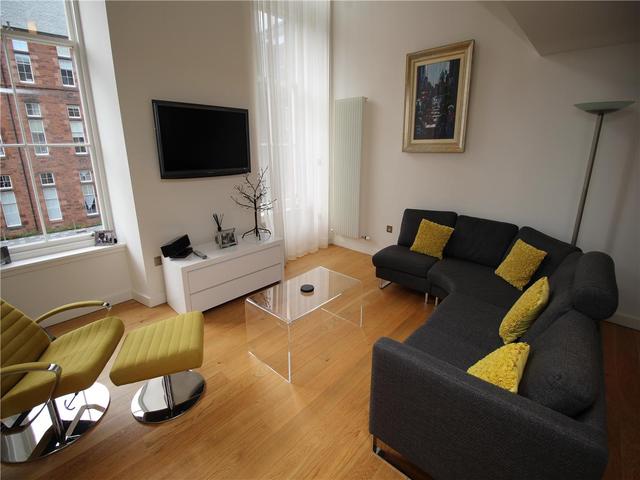  Image of 3 Bedroom Flat to rent at City Centre Edinburgh Edinburgh, EH3 9BF
