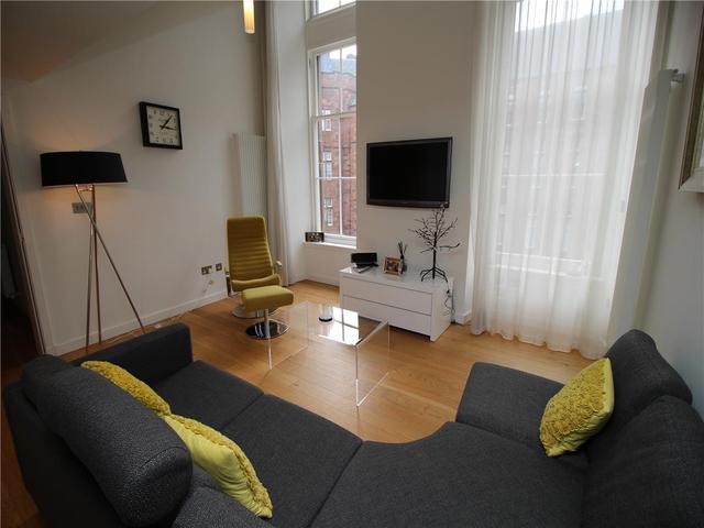  Image of 3 Bedroom Flat to rent at City Centre Edinburgh Edinburgh, EH3 9BF