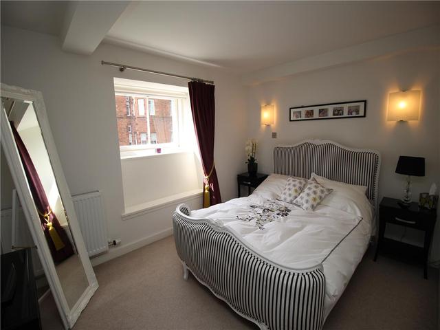 Image of 3 Bedroom Flat to rent at City Centre Edinburgh Edinburgh, EH3 9BF