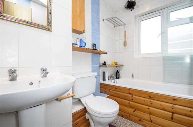  Image of 2 Bedroom Flat for sale at New Cross, SE14 6DU