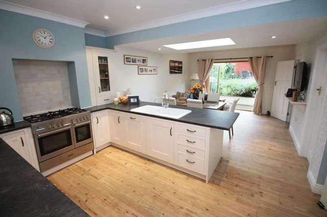  Image of 2 Bedroom Semi-Detached for sale at Ashurst Road  Tadworth, KT20 5EU
