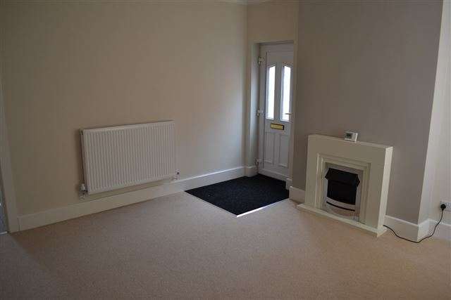  Image of 2 Bedroom Flat to rent at Throne Road  Rowley Regis, B65 9LD