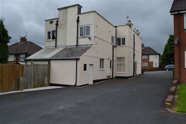  Image of 2 Bedroom Flat to rent at Throne Road  Rowley Regis, B65 9LD