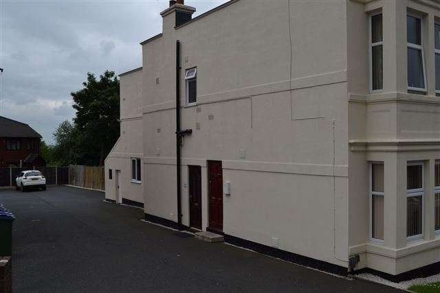  Image of 2 Bedroom Flat to rent at Throne Road  Rowley Regis, B65 9LD