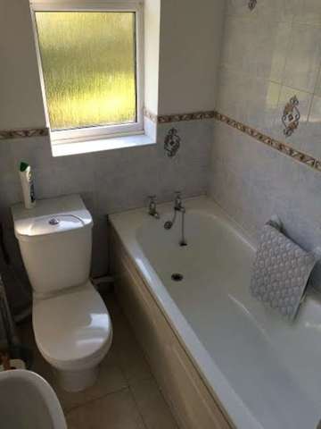  Image of 2 Bedroom Flat to rent at Hounslow  Middlesex, TW4 7QB