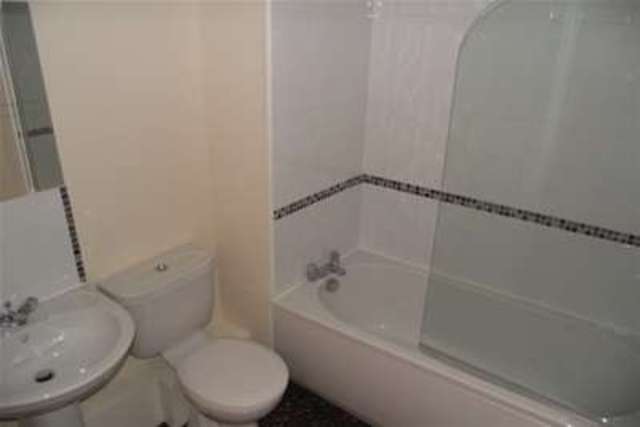  Image of 2 Bedroom Flat to rent at Warrington, WA2 7TF