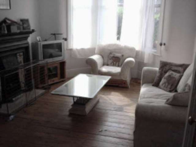  Image of 3 Bedroom Semi-Detached to rent at Wanlip Road Plaistow London, E13 8QR