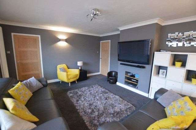  Image of 3 Bedroom Semi-Detached for sale at Warren Close  Norwich, NR6 7NL