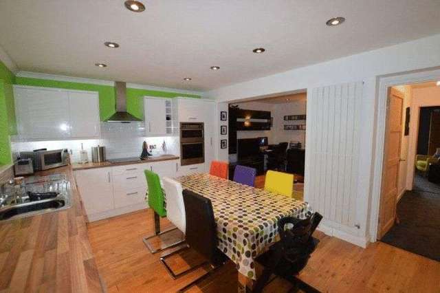  Image of 3 Bedroom Semi-Detached for sale at Warren Close  Norwich, NR6 7NL