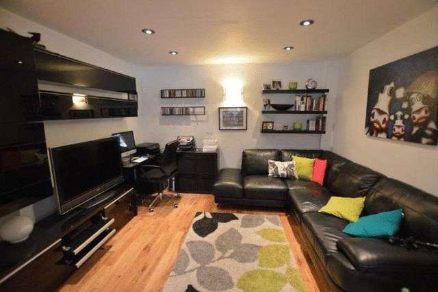  Image of 3 Bedroom Semi-Detached for sale at Warren Close  Norwich, NR6 7NL