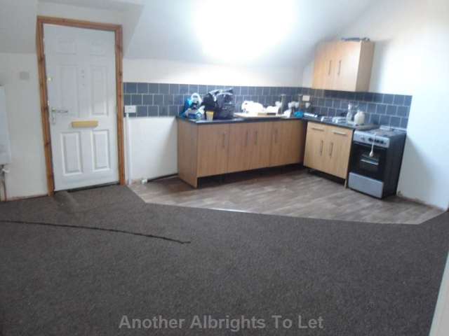  Image of 1 Bedroom Flat to rent at Warwick Road Acock`s Green Birmingham, B27 6BS