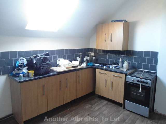  Image of 1 Bedroom Flat to rent at Warwick Road Acock`s Green Birmingham, B27 6BS