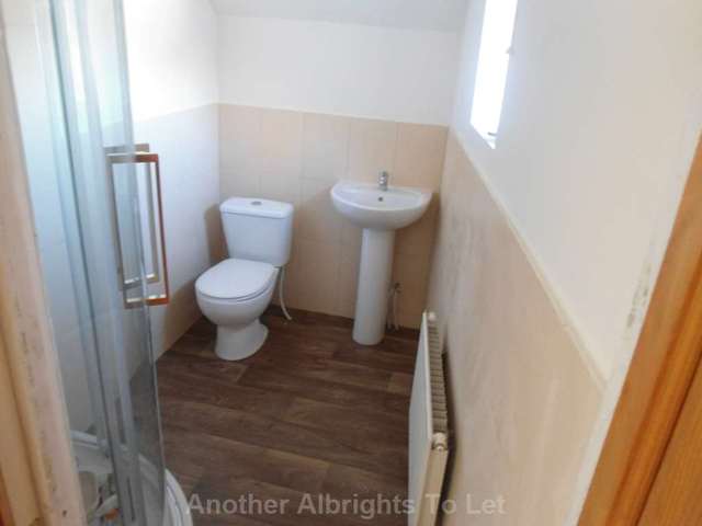  Image of 1 Bedroom Flat to rent at Warwick Road Acock`s Green Birmingham, B27 6BS
