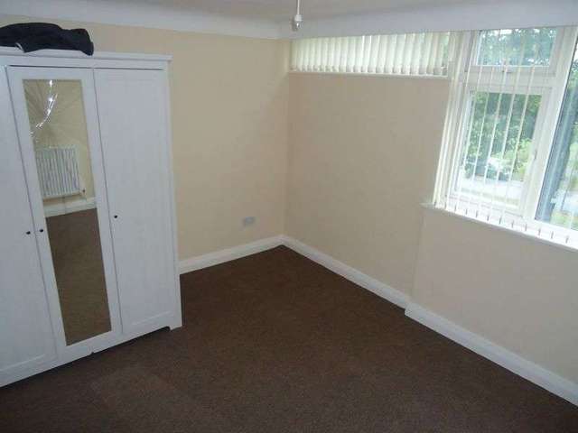  Image of 2 Bedroom Flat for sale at Woolton Road Allerton Liverpool, L19 5NH