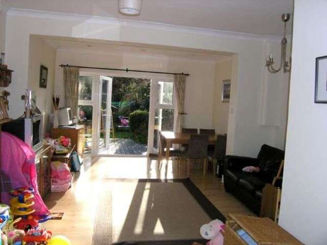  Image of 2 Bedroom Terraced to rent at Dorien Road  Raynes Park, SW20 8EL