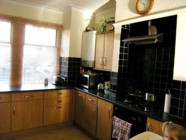  Image of 2 Bedroom Terraced to rent at Dorien Road  Raynes Park, SW20 8EL