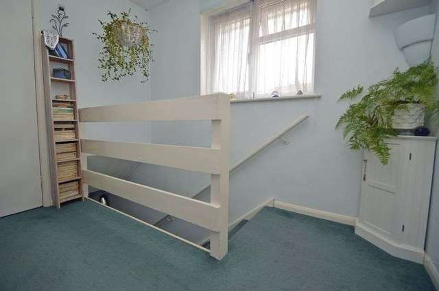  Image of 3 Bedroom Detached for sale at Streamside  Clevedon, BS21 6YL