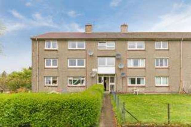  Image of 2 Bedroom Flat for sale at Elderslie  Johnstone, PA5 9JJ