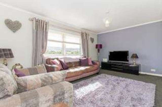  Image of 2 Bedroom Flat for sale at Elderslie  Johnstone, PA5 9JJ