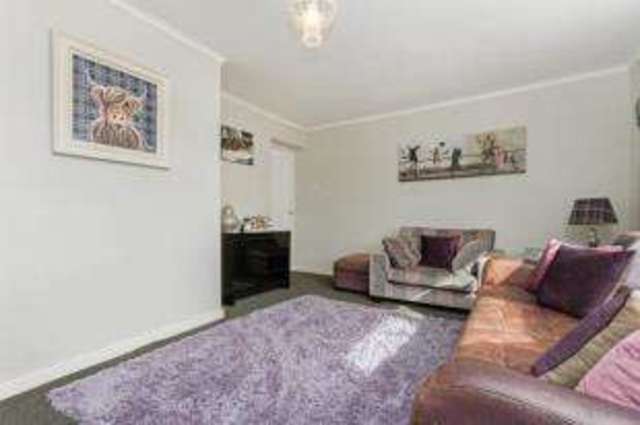  Image of 2 Bedroom Flat for sale at Elderslie  Johnstone, PA5 9JJ