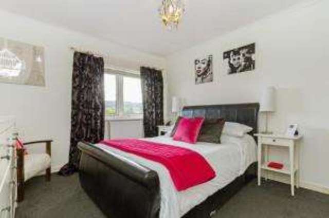  Image of 2 Bedroom Flat for sale at Elderslie  Johnstone, PA5 9JJ