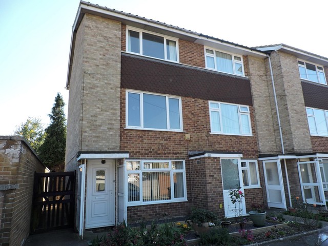  Image of 2 Bedroom Detached to rent at Gosport, PO12 4PA