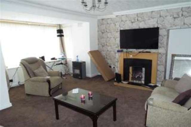  Image of 3 Bedroom Detached to rent at Birmingham, B27 7DX