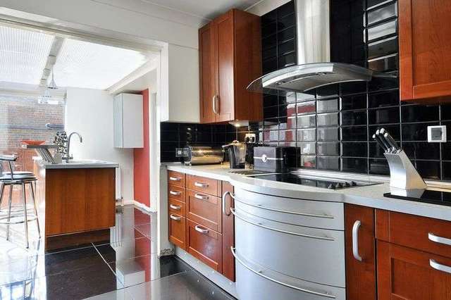  Image of 4 Bedroom Detached for sale at Broadview Gardens  Worthing, BN13 3DZ