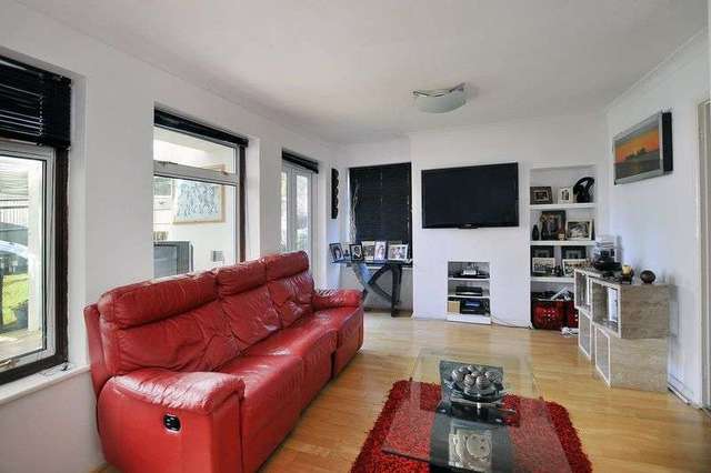  Image of 4 Bedroom Detached for sale at Broadview Gardens  Worthing, BN13 3DZ