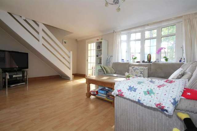  Image of 2 Bedroom Detached for sale at Cambrian Way  Hemel Hempstead, HP2 5TA