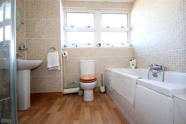  Image of 2 Bedroom Detached for sale at Cambrian Way  Hemel Hempstead, HP2 5TA